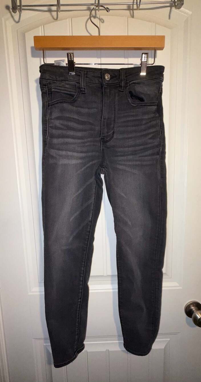 American Eagle High-Rise Jegging Ankle Jeans with Zipper‎ Hem in Washed Black